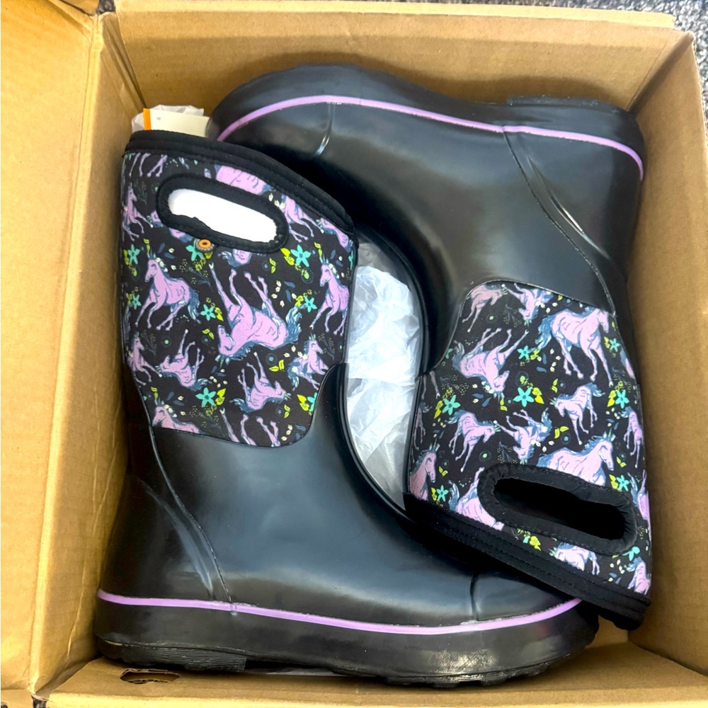BRAND NEW BogsClassic II Unicorn Awesome Boot SIZE 7